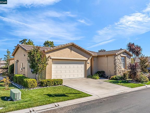 4th image of 900 Brookside Ln