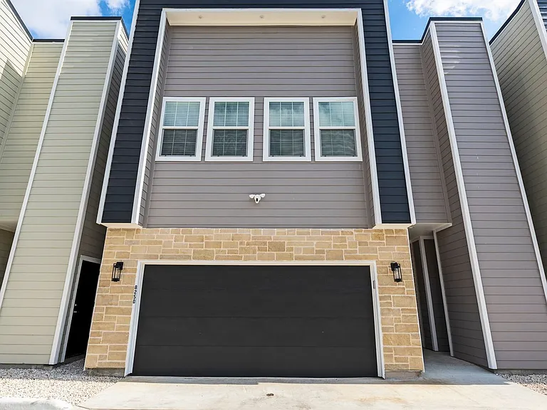 825 Paul Quinn St #B — Photo 1