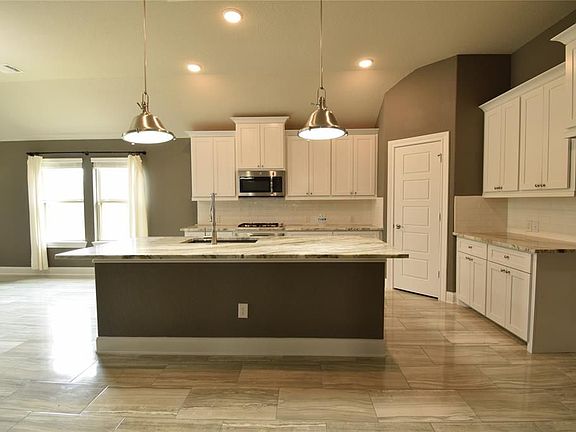 5th image of 16643 Highland Country Dr