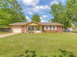 1419 S Hayes Ave, Wagoner, OK 74467