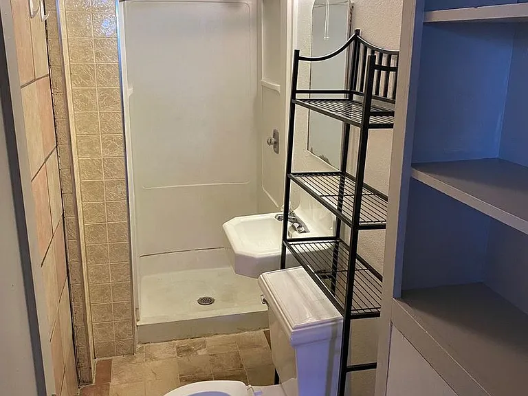 140 N 200 E — Photo 6
