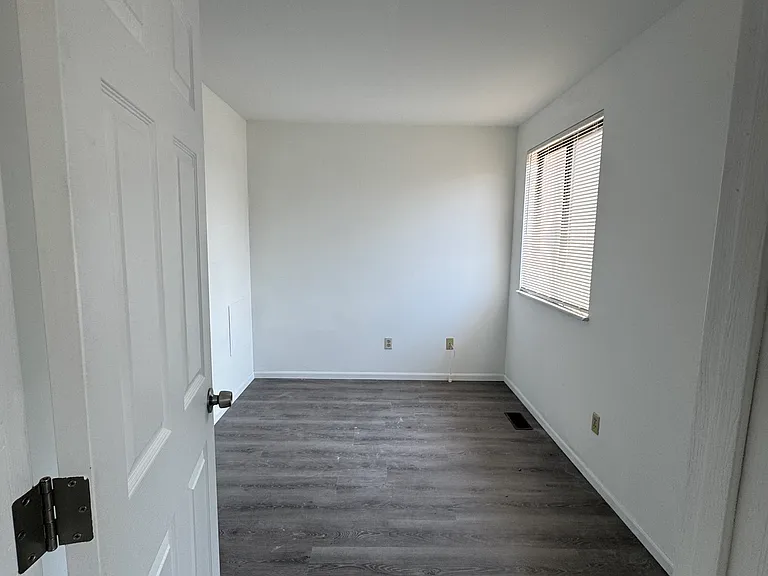 4025 Pleasant St — Photo 7