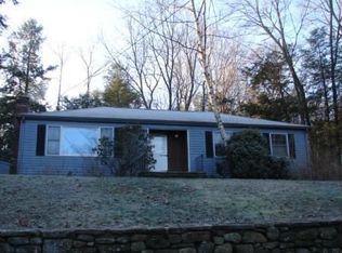 40 Old County Rd, Holland, MA 01521