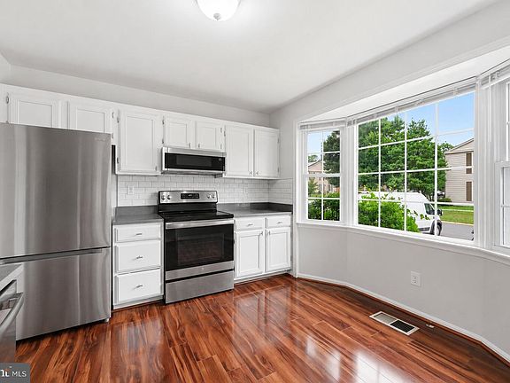 4th image of 9367 Bremerton Way