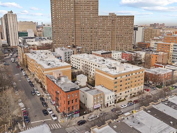 5th image of 811 Courtlandt Avenue