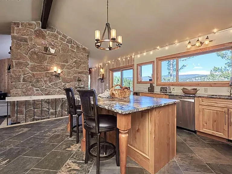 233 Alpine Dr — Photo 3