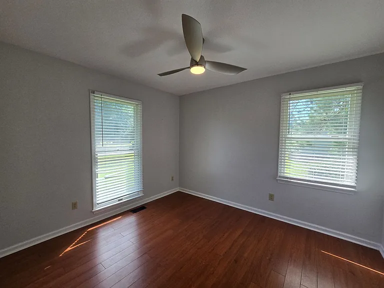 109 Stacie Dr — Photo 8