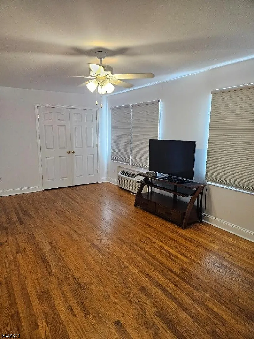 1 bed, 1.0 bath, 760 sqft, $2,100 — Photo 3