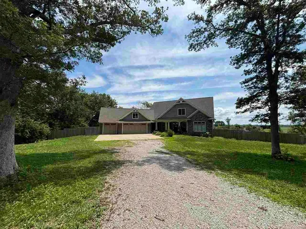 25748 Golden Pond Ln SE, Lone Tree, IA 52755