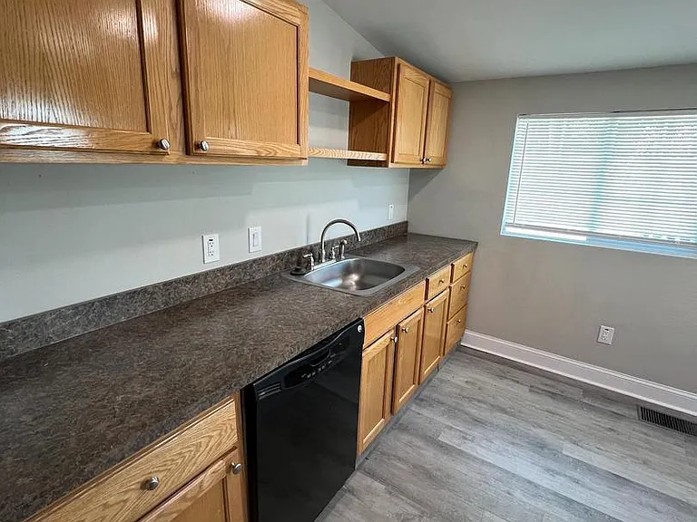 30 Spruce Ave #A — Photo 21