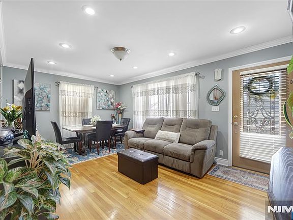 4th image of 32 William Street
