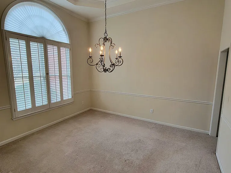 225 Lockmeade Way — Photo 4