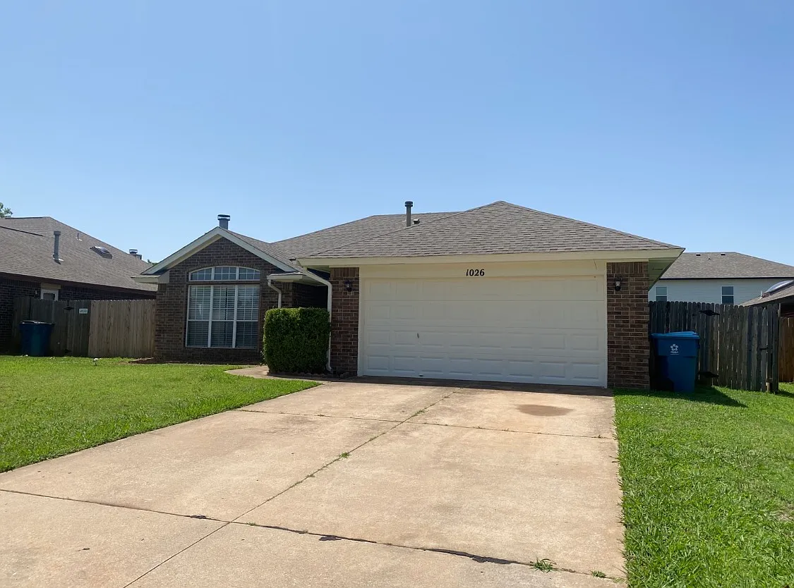 3 bed, 1485 sqft, $1,595 — Photo 1