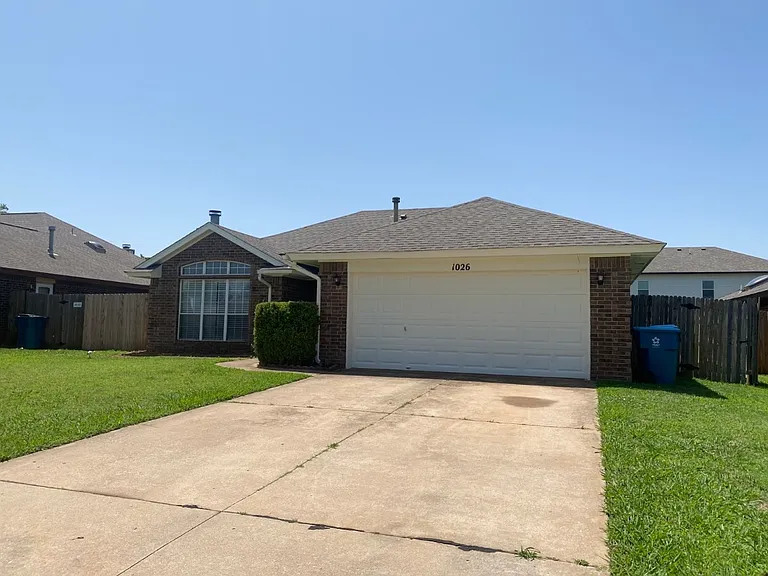 1026 Dustin Dr — Photo 1