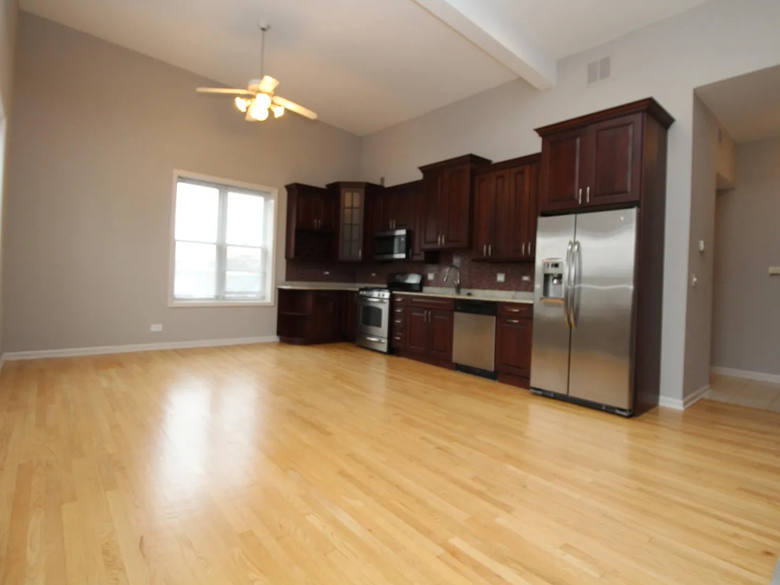 2 bed, 900 sqft, $3,500 — Photo 3