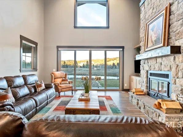 38 Singing Springs Way, Garden Valley, ID 83622
