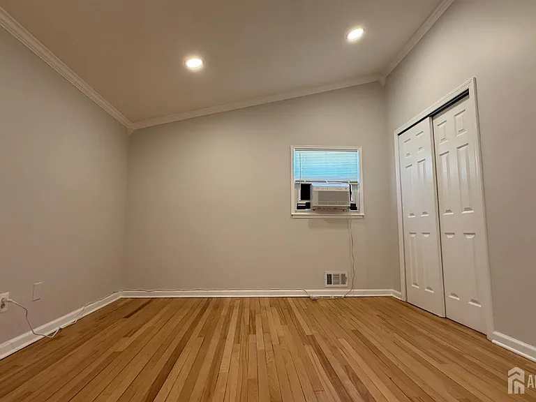56 Grace Dr — Photo 13