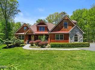127 Timber Lake Dr, Canadensis, PA 18325