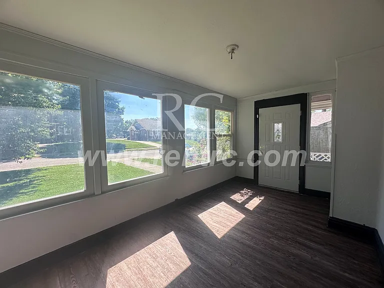 1434 N Walnut St — Photo 7