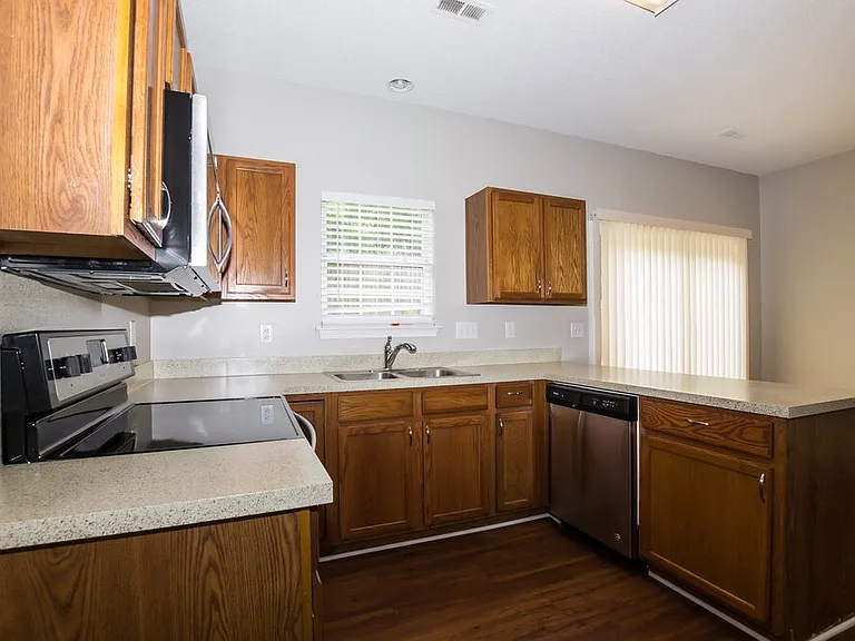 10415 Battle Ct — Photo 10
