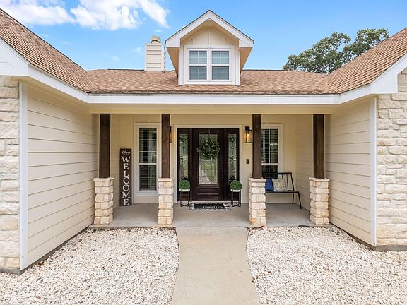 5th image of 407 N Pecan St