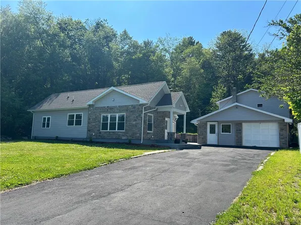 601 Fireline Rd, Palmerton, PA 18071