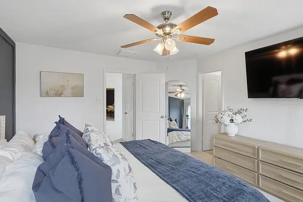 11210 Log Cabin Ln — Photo 18