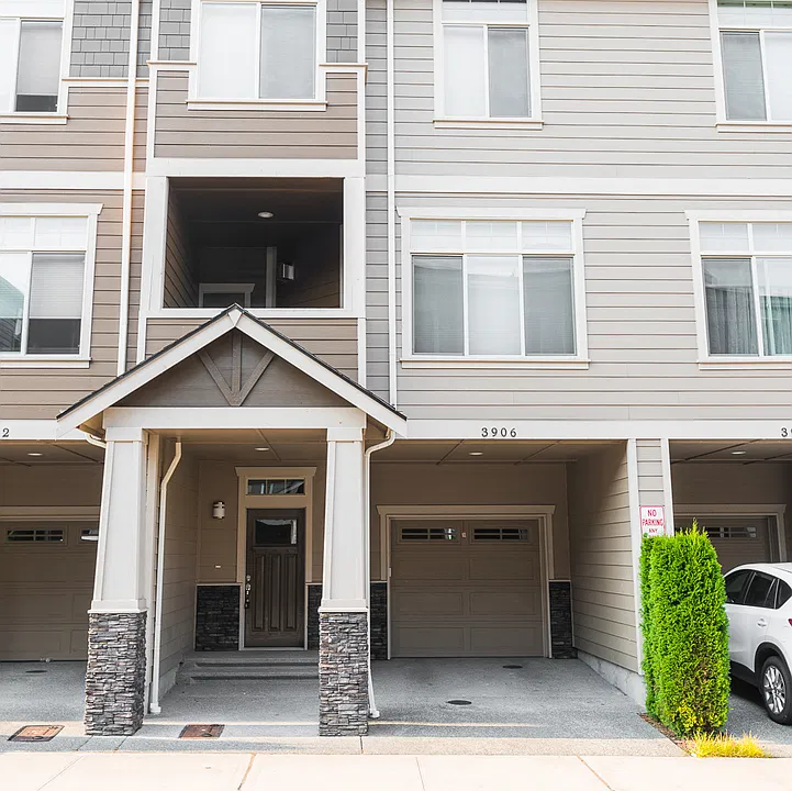 3906 NE 3rd Pl