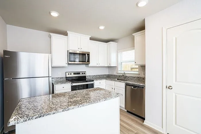 3 bed, 2.0 bath, 1658 sqft, $1,645 — Photo 4