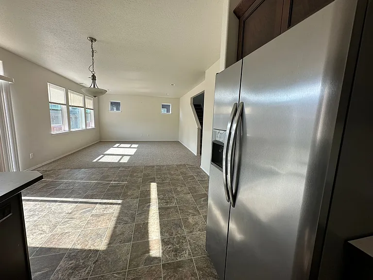 533 Derby St SE — Photo 6