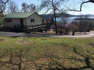 73 Parkland Ln, Branson West, MO 65737