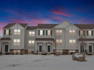 408 Terra Springs Cir, Volo, IL 60020
