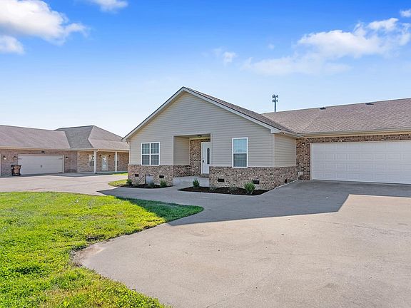 2nd image of 579 Regency Cir