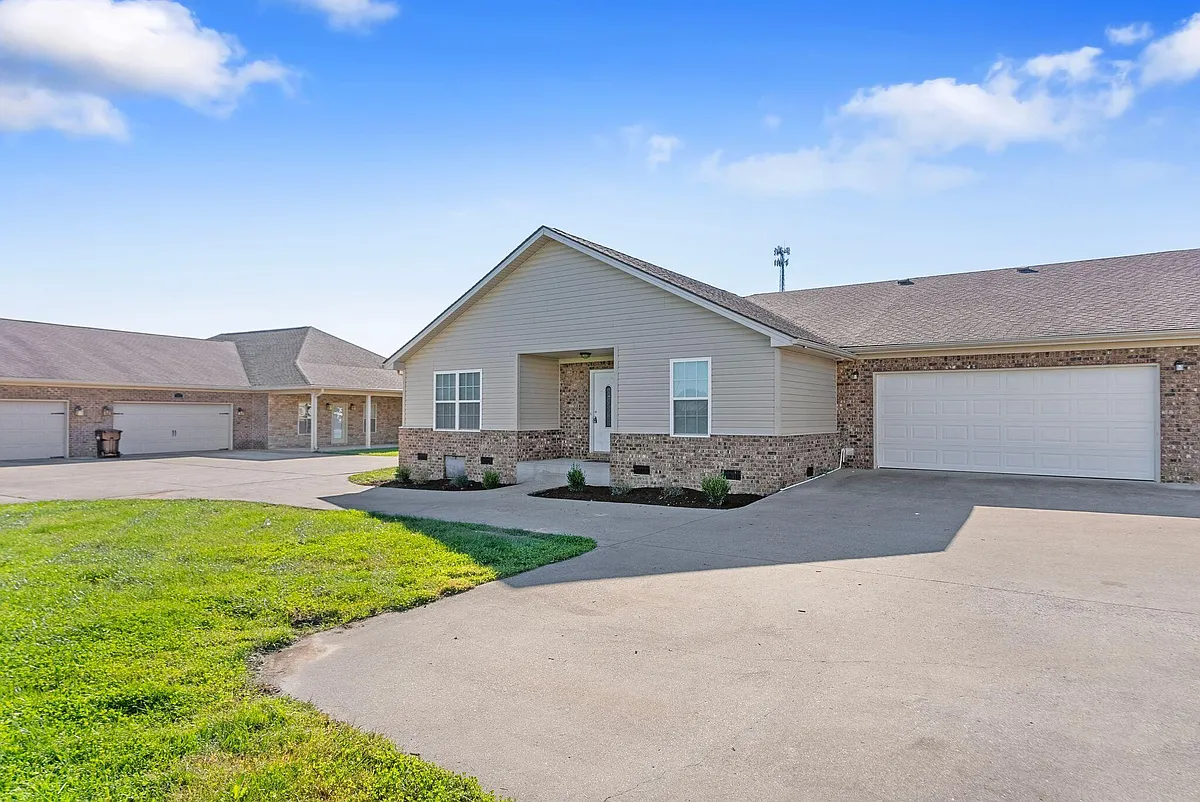 Building Photo - 579 Regency Cir