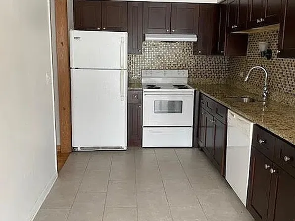 1653 Oakwood Ave APT 2C, Des Plaines, IL 60016