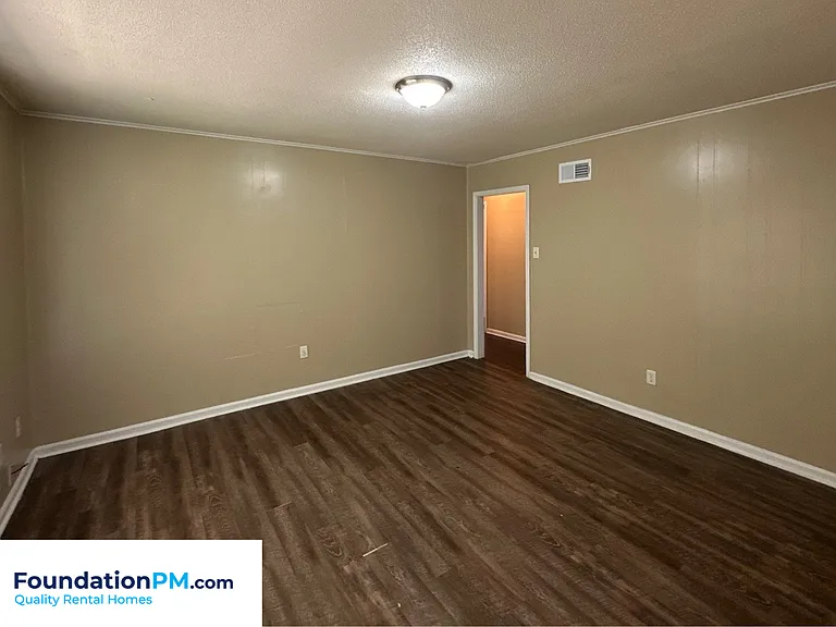 2574 Saint Elmo Ave — Photo 9