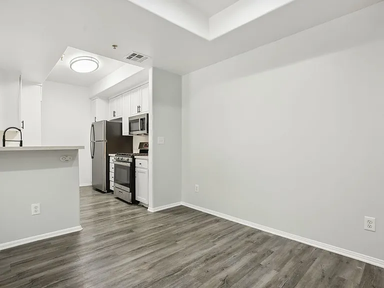 1865 North Fuller Ave — Photo 12