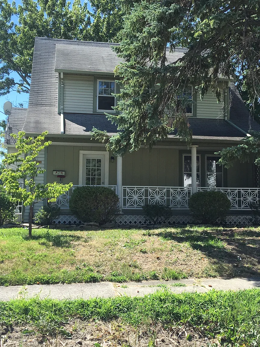 1056 Rawson Pl photo 1