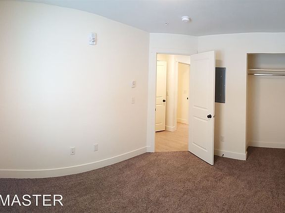 5th image of 898 Everett Pl APT 1