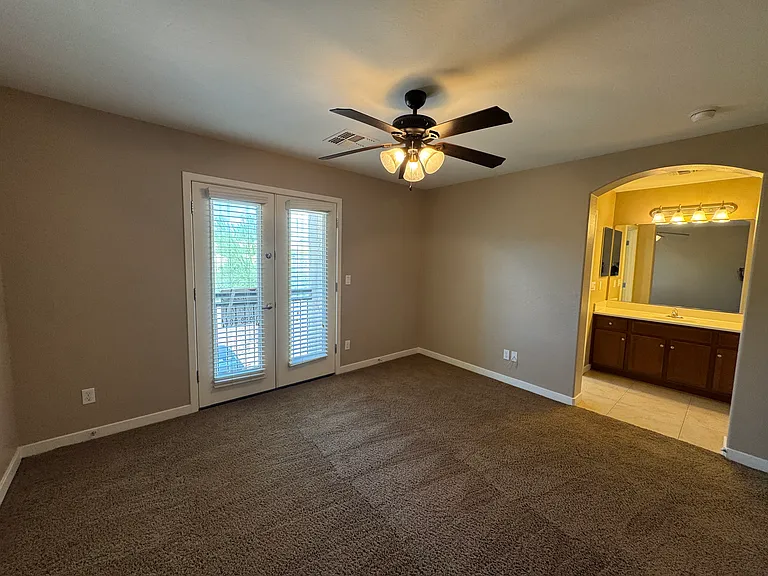 1115 E Cedar St — Photo 17