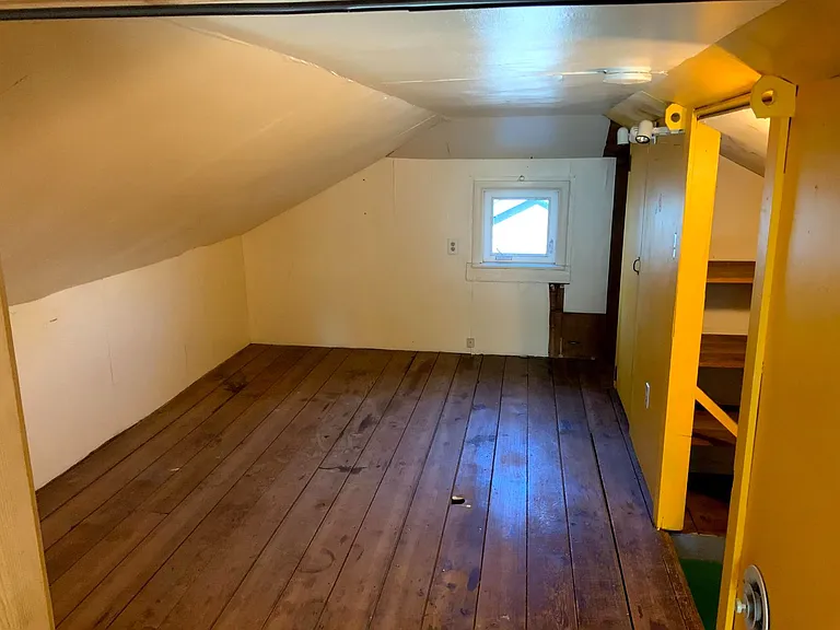 4 Bedroom, 1.5 Bath House — Photo 29