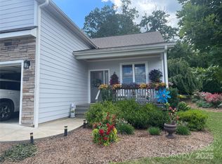 1088 Blacksmith Run Dr, Hendersonville, NC 28792