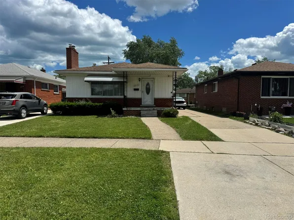 22122 Kelly Rd, Eastpointe, MI 48021