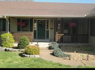 301 W Lakeview Dr, De Soto, MO 63020