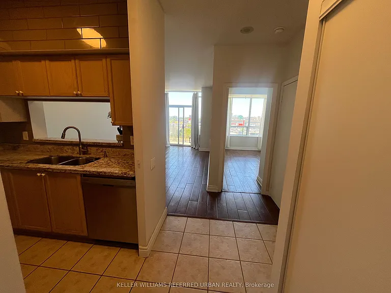 650 Lawrence Ave W #813 — Photo 4