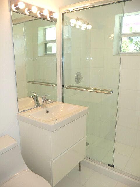 Marble tile bathroom