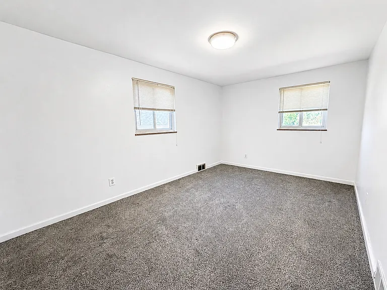 150 Sceneridge Ave #1 — Photo 11