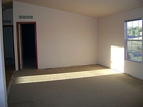 4th image of 861 Katherine Ave