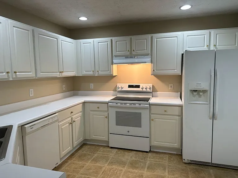 185 Weatherstone Dr — Photo 3