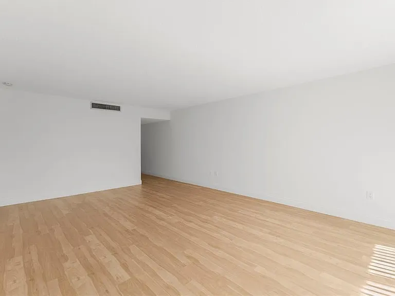 1001 Pearce Dr #302 — Photo 14